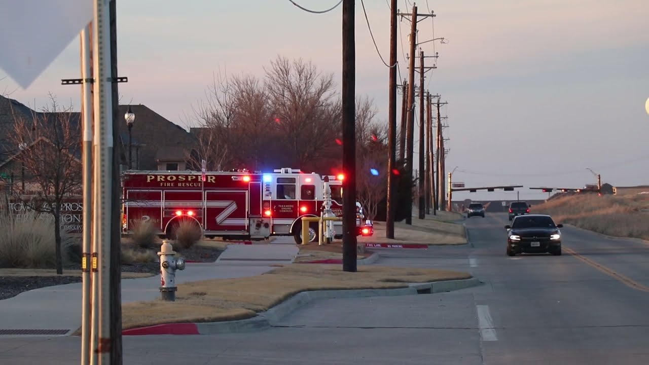 [Prosper Fire Rescue] (Q Siren + Wail) Engine 2 responding to a MVA.