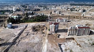 شاهد: عام على زلزال تركيا المدمر.. المنكوبون يكافحون من أجل إعادة بناء سبل بيوتهم وحياتهم