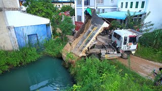 New Construction Site Incident: Dump Truck Almost Tumbles into Urban Canal While Unloading Material