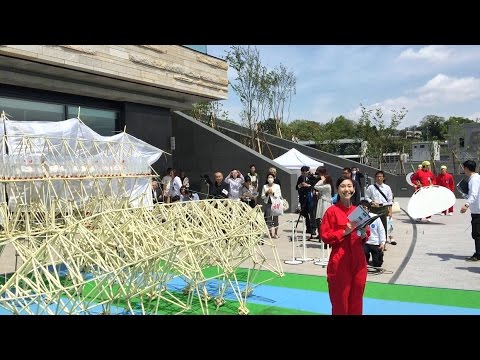 世界で初めて招致「ストランドビースト」 World-first Strandbeest in Japan - YouTube