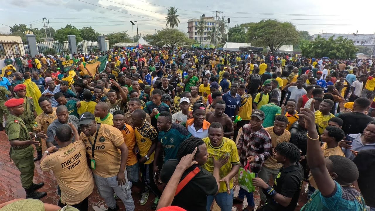 🔴#Live: MASHABIKI YANGA WAGOMA KUONDOKA KWA MKAPA - WATOA ya MOYONI ...