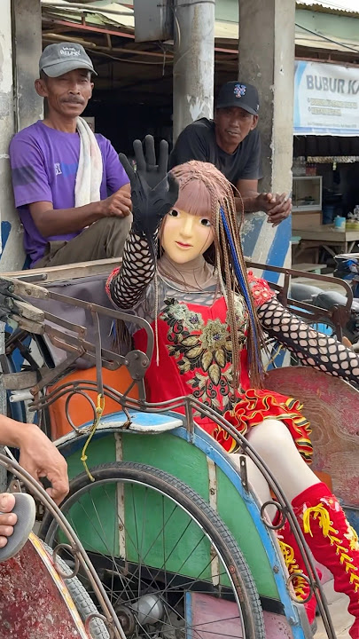 Rika Naik Beca
