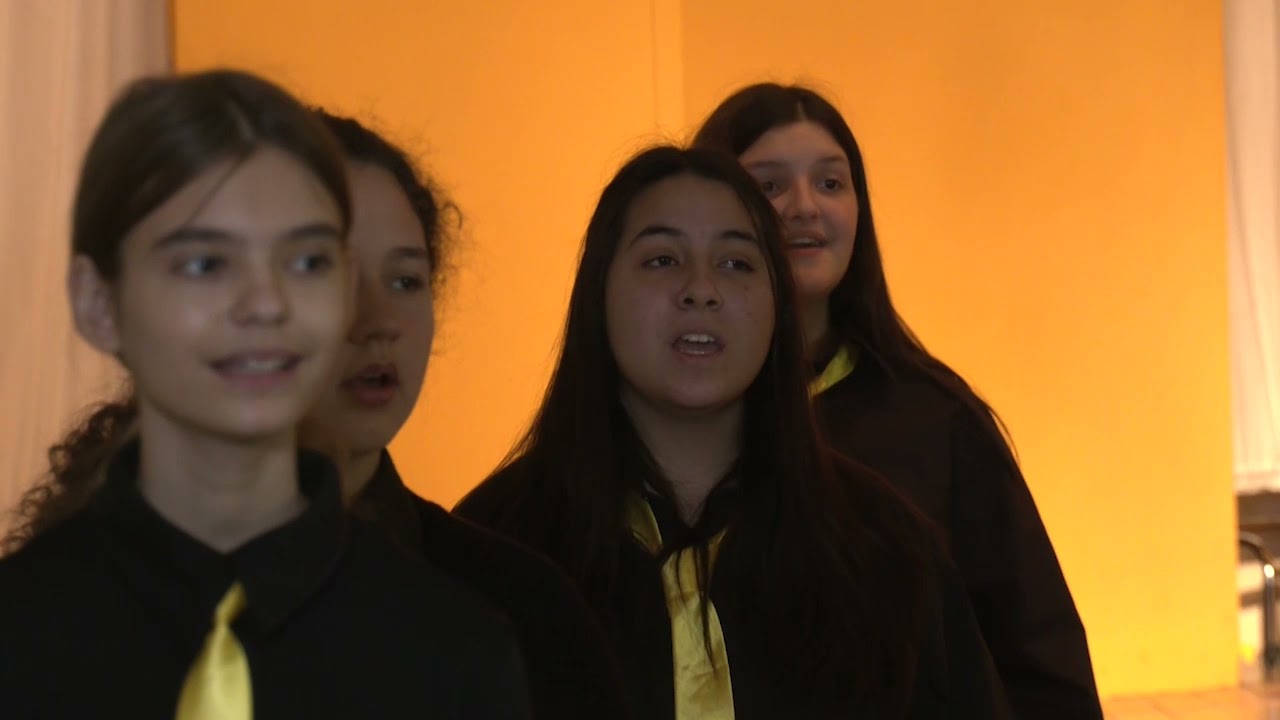 ΜΕΛΩΔΙΚΕΣ ΕΥΧΕΣ ΓΙΑ ΧΑΡΟΥΜΕΝΕΣ ΓΙΟΡΤΕΣ