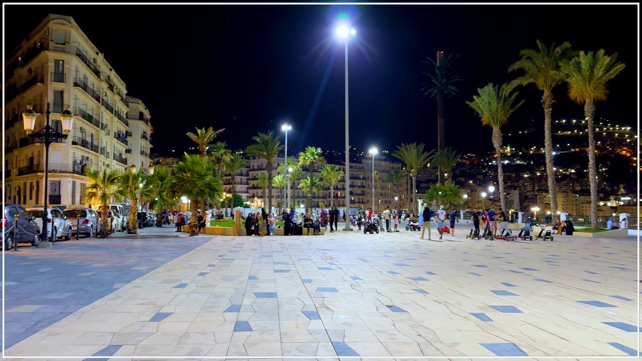 الجزائر العاصمة: الأجواء ليلا في ساحة كيتاني بباب الواد بعد شهر من تدشينها