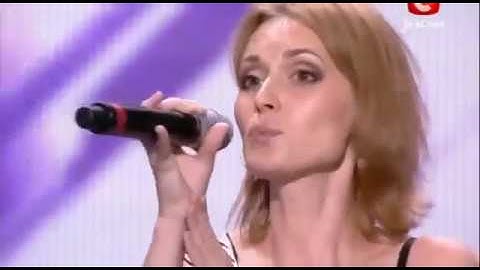 Cô ấy hát hay đến nỗi giám khảo tưởng là hát nhép và bắt cô ấy hát ko nhạc