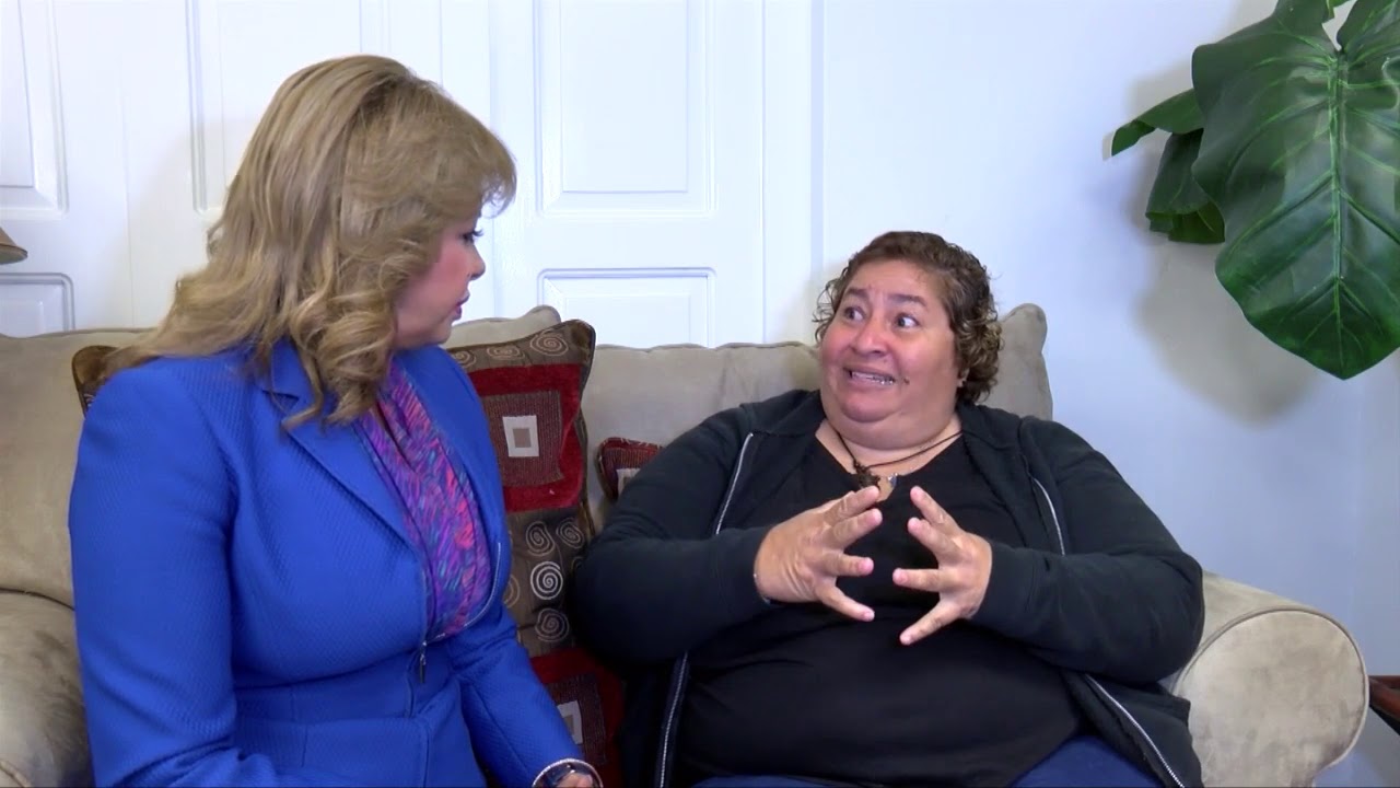 Senadora Evelyn Vázquez Nieves entrevista víctima de violencia de género