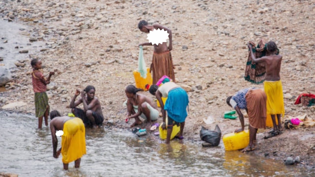 This is How African Desert Village Girls take a Bath in the Lake🏜 - YouTube