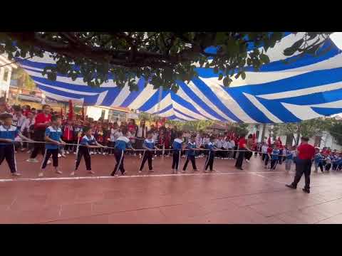 Trò chơi kéo co giữa 2 đội 3A1 và 3A2 của trường Tiểu học An Sơn