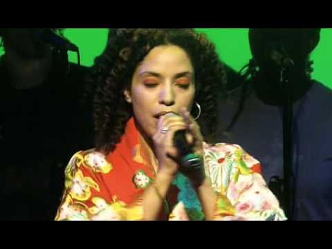 Gorillaz Feat.Roots Manuva-All Alone Demon Days Live