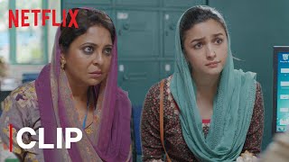 Alia & Shefali Go To The Police Station | Darlings | Alia Bhatt, Shefali Shah | Netflix India screenshot 5