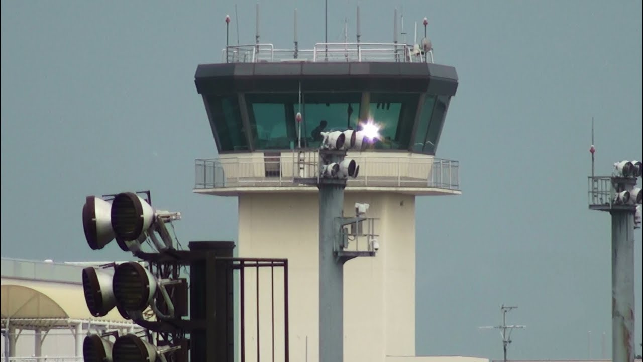 [ライトガン&航空灯火検査] Light Gun & Aeronautical Light Inspection JCAB DHC-8-Q300  JA007G at TOYAMA Airport