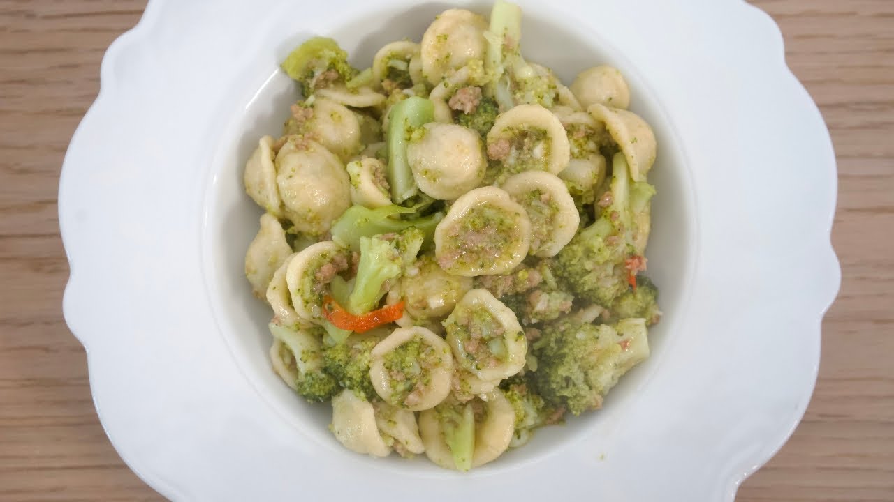 PASTA BROCCOLI E SALSICCIA: la ricetta originale pugliese con le orecchiette fresche
