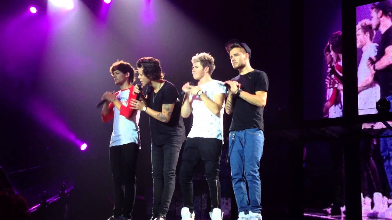 Live While We're Young - 1D - Front Row - Auckland 13/10/13