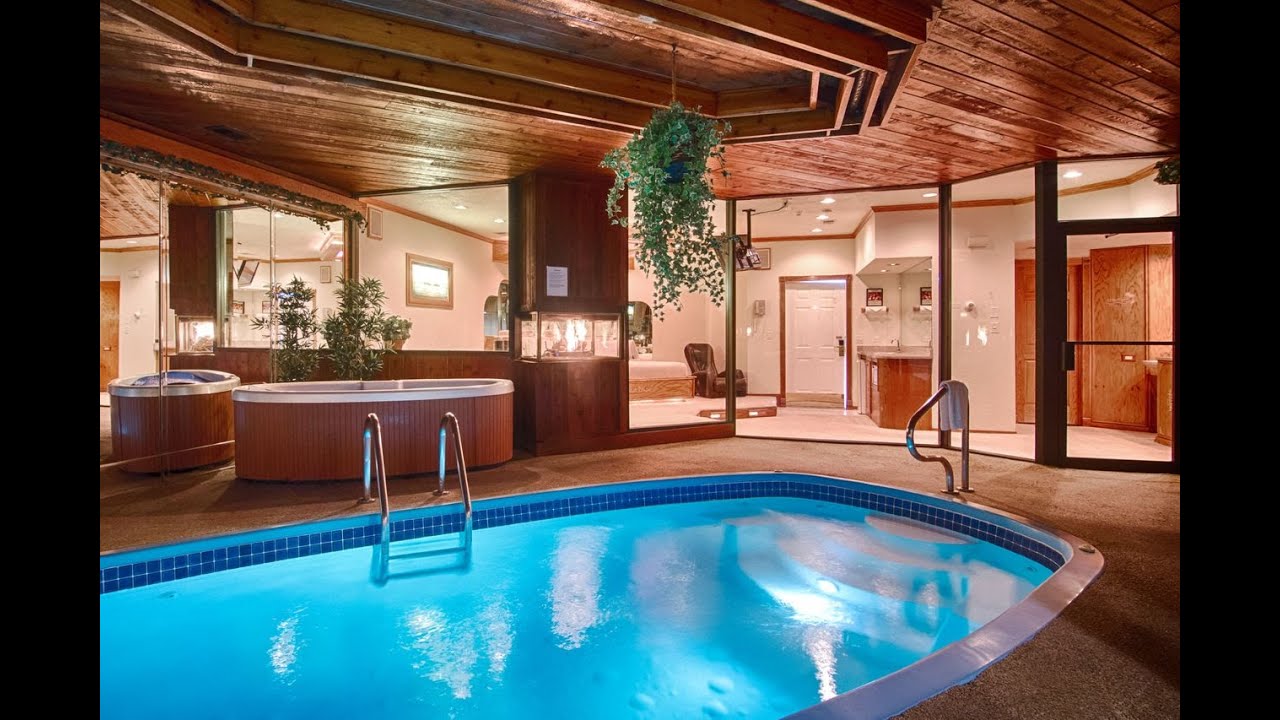 Sybaris Pool Suites Frankfort: Indoor Pool & Spa Day Pass | ResortPass