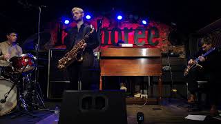 Joan Fort "Organ" Trio feat. Mogi Taylor - Speedball (Lee Morgan)