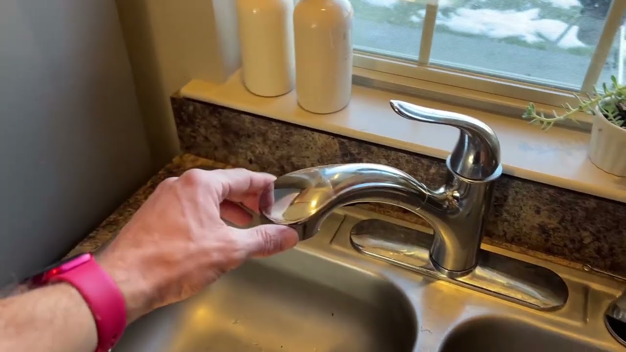 Moen Brecklyn Single Handle Pull Out Sprayer Kitchen Faucet with Power Clean in Chrome Review