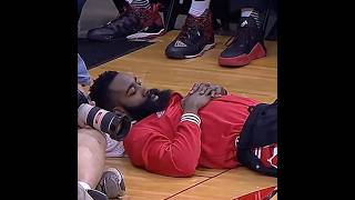 Bro Clocked Out Mid Play 💀😂 #HoopLaughs #JamesHarden #NBAMemes #FunnyNBA #nbashorts
