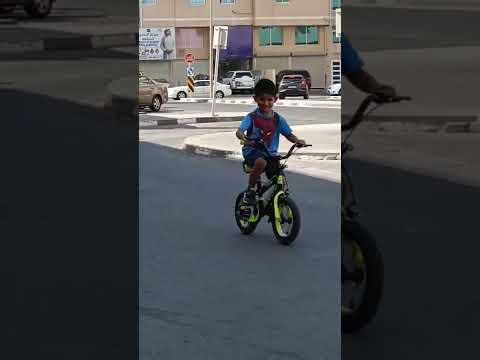 الحمدالله تعلم يمشي الدراجة