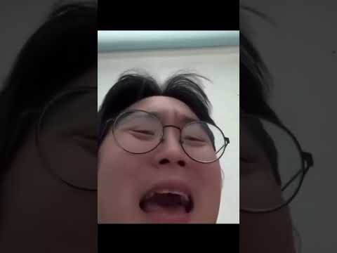 Tiene que trabajar,8 mañana😡 no no levántate hP😾