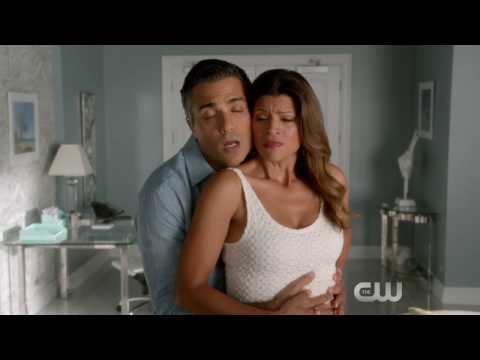 Wideo: Andrea Navedo W „Jane The Virgin” I „Mrs. Ameryka