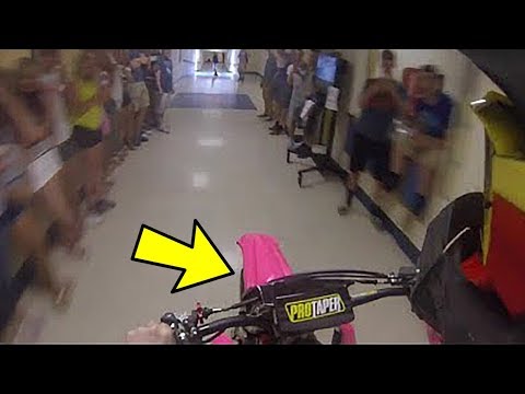 Kind fährt mit dem Motorrad in die schule ...