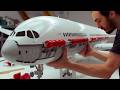 Homme construit avion rc hyperraliste  lchelle  rplique de lairbus a350 ramyrc