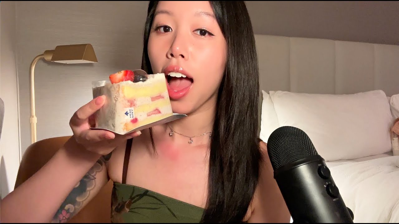 ASMR Съедаю весь торт! 🍰