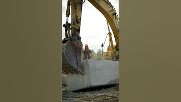 This Excavator Operator Has God-Level Skills 勞