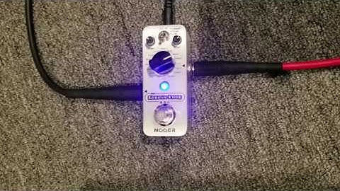 MOOER Groove Loop Drum Machine & Looper Pedal demo  | The Guitar Man