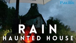 Spooky ASMR 🕸️ Walk in RAIN at the HAUNTED HOUSE THEME PARK 🎃