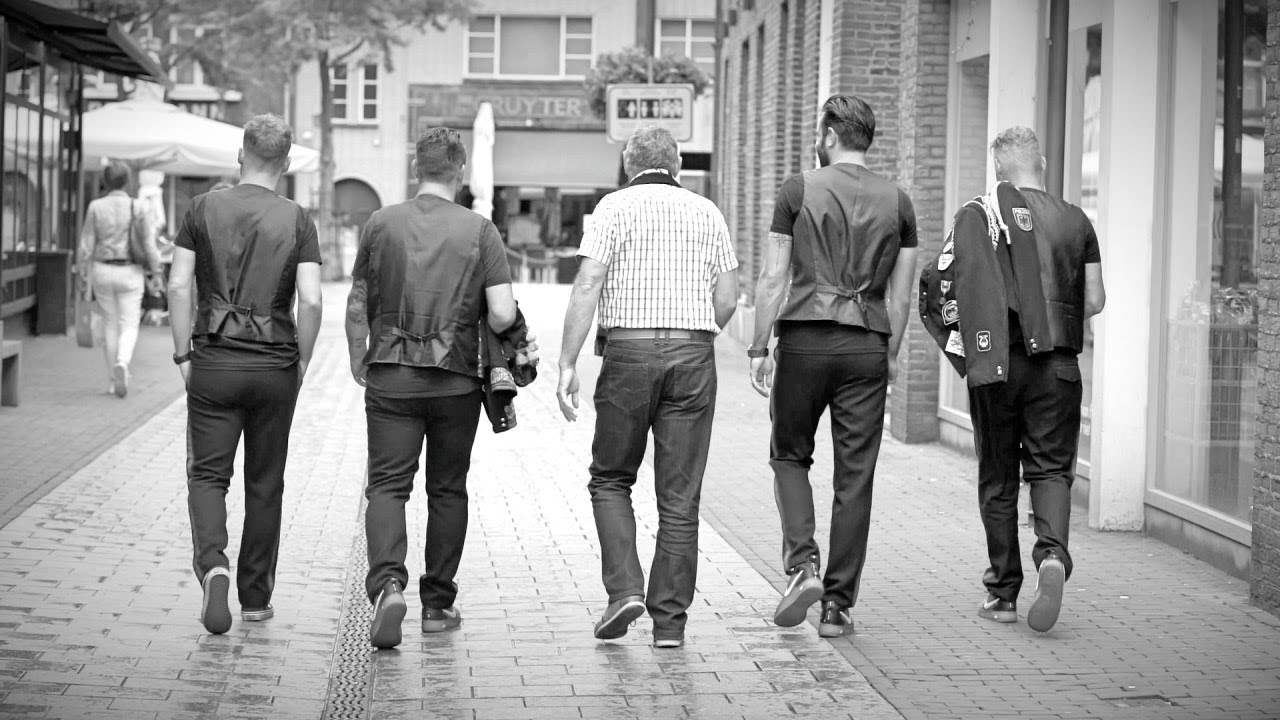 Moerepetazie - In Limburg allein (Official Video)