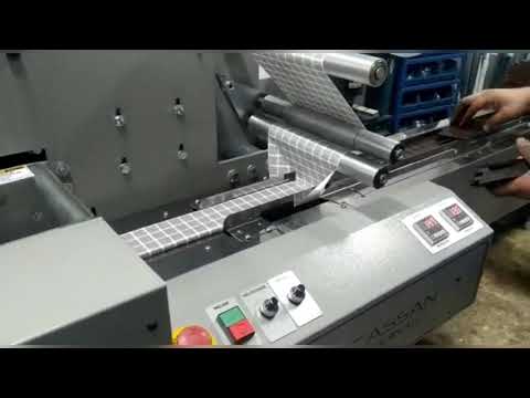 EMBALADORA FLOW PACK CSS 60 PF EMBALANDO BARRAS DE CHOCOLATE