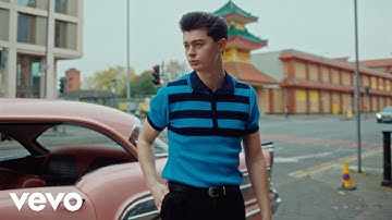 Elliot James Reay - Boy In Love (Official Music Video)