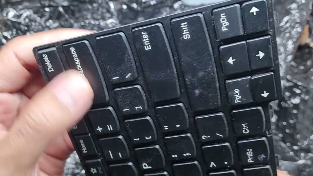 ThinkPad T470s 本体。おまけつけました。 Lenovo Thinkpad T470s: Another Fake Keyboard - YouTube