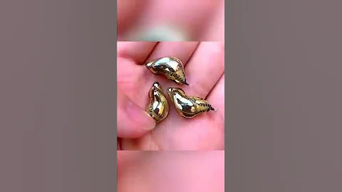 Платье Круэллы из этих живых блестяшек.