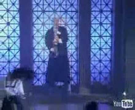 2nd Woman Undos Her Hair in Slo-Mo in Reba McEntir...