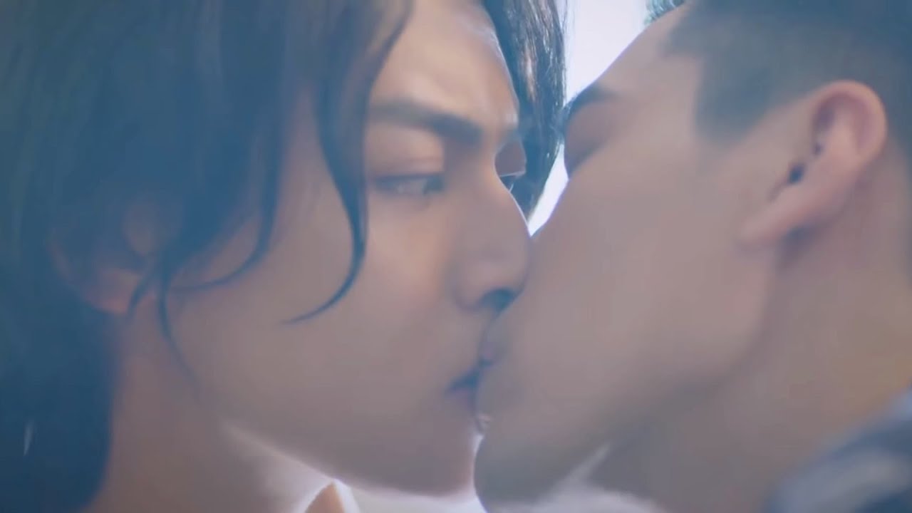 上司為了追到小職員，每天換著方式撩他，終於把他掰彎了！