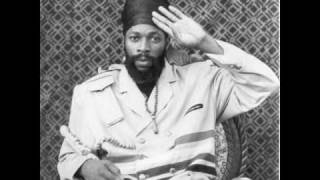 Capleton & The David House Crew Clappin'
