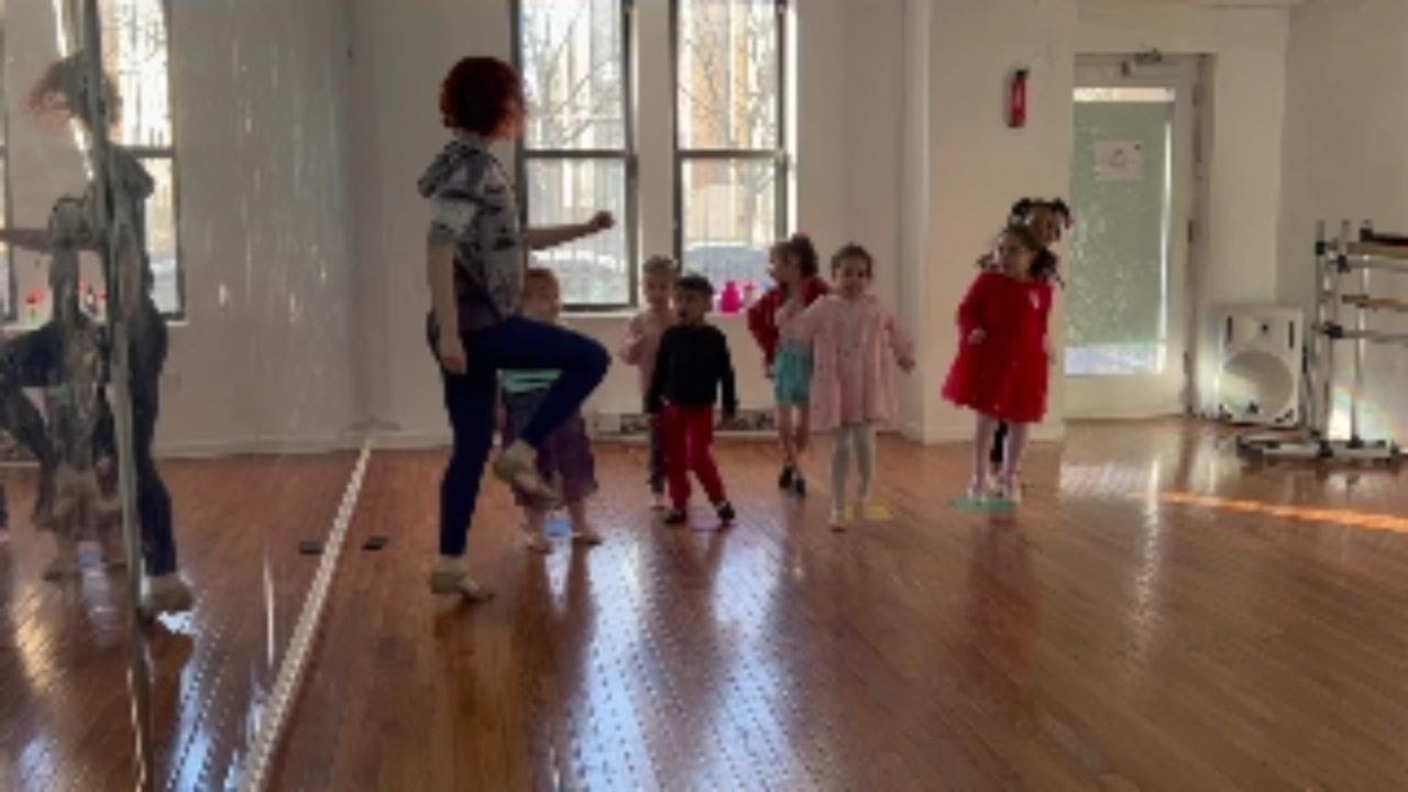Founder Heather White Godfrey teaches 4-5 year old Ballet class - YouTube