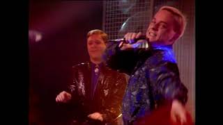 Video-Miniaturansicht von „Bronski Beat -  Hit That Perfect Beat (Top of The Pops 1985)“