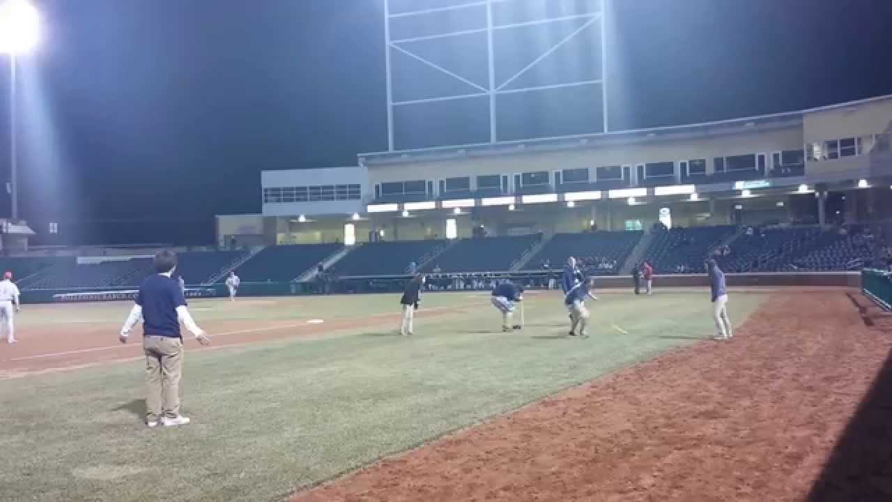 Dizzy bat race PSU Baseball - YouTube