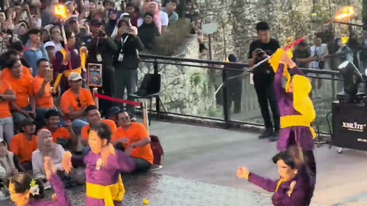 Performance Centili Dancer at Obelix Seaview Yogyakarta