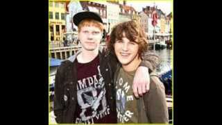 Zeke And Luther Music Video Ini Kamoze Here Comes The Hotstepper