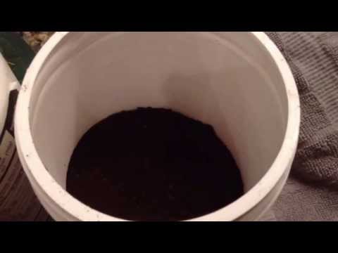 How to store coffee grounds to use later.