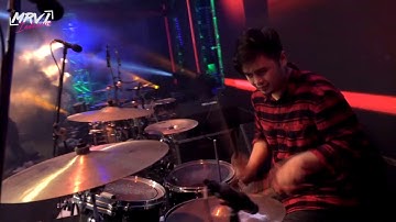 ANDRA AND THE BACKBONE - HITAMKU SPENSIX PROUDLY PRESENT BY SMP 6 SURABAYA