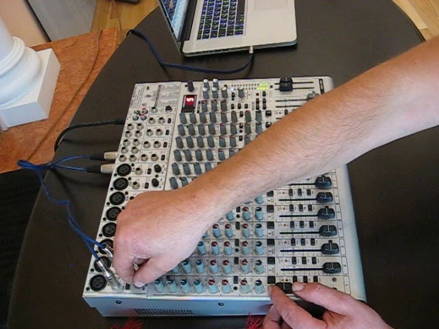 Behringer UB2222FX-PRO - YouTube