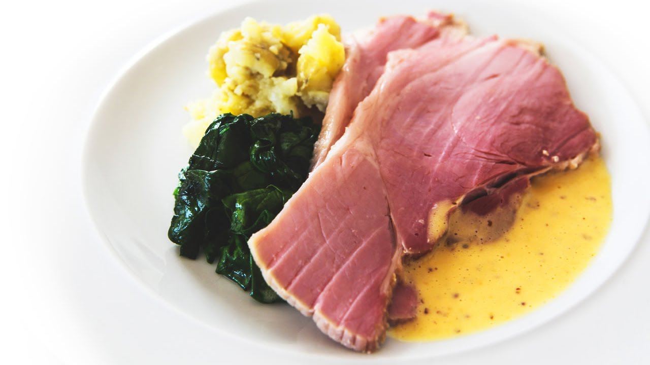 Smoked gammon with crushed potatoes, poached egg, grain mustard