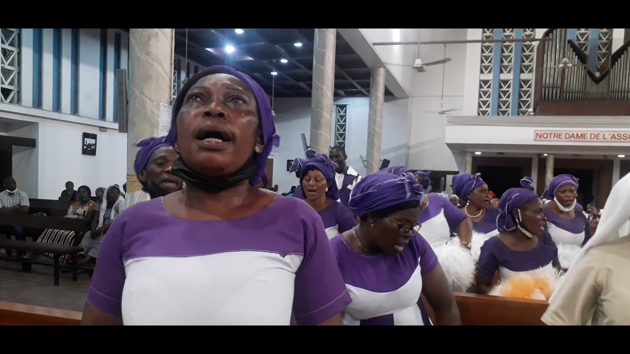 HOMMAGE: LA CHORALE SAINT MATHURIN VEILLE A LA CATHEDRALE NOTRE DAME DE L'ASSOMPTION