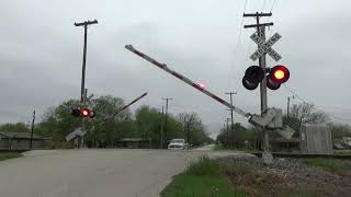 E Elm Ave Railroad Crossing, Bartlett, TX