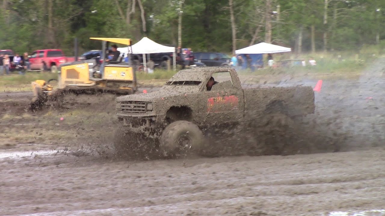 Full Throttle Truck Mudding At Country Compound Sep 2015 - YouTube